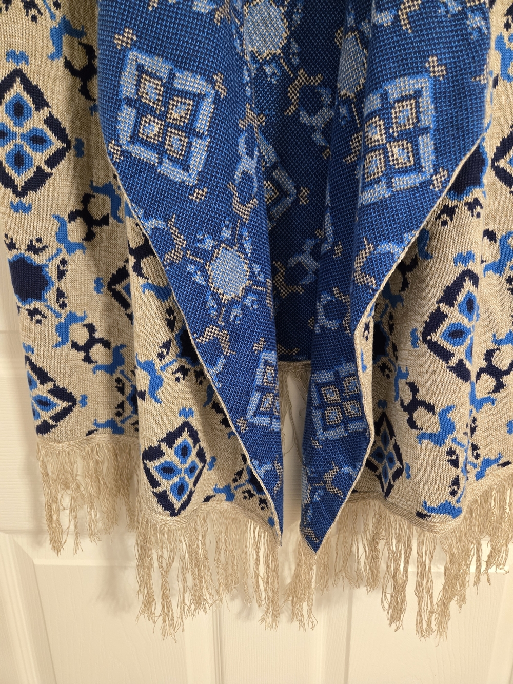 New Directions Blue & Cream Geometric Fringe Knit Vest Size Large - Picture 3 of 6